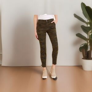 Sanctuary  Evereve Fast Track Chino in Camo Size 30 NWT